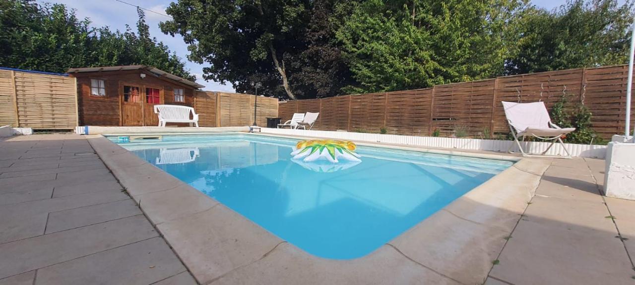 Studio Meuble Avec Piscine Partagee La Ferté-Gaucher Dış mekan fotoğraf
